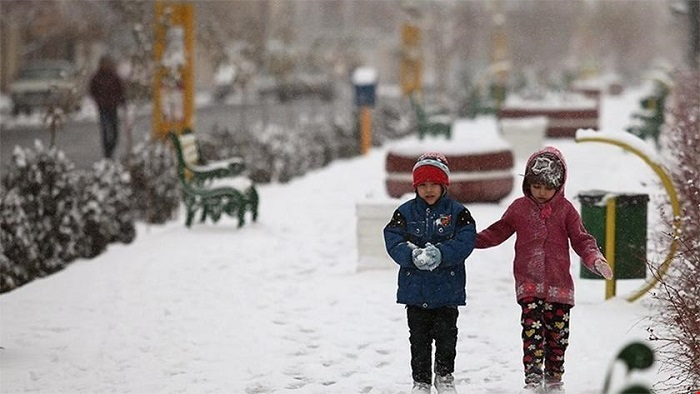 Qarlı hava ilə bağlı valideynlərə