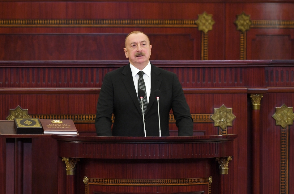 İlham Aliyev, yemin ederek görevine başladı