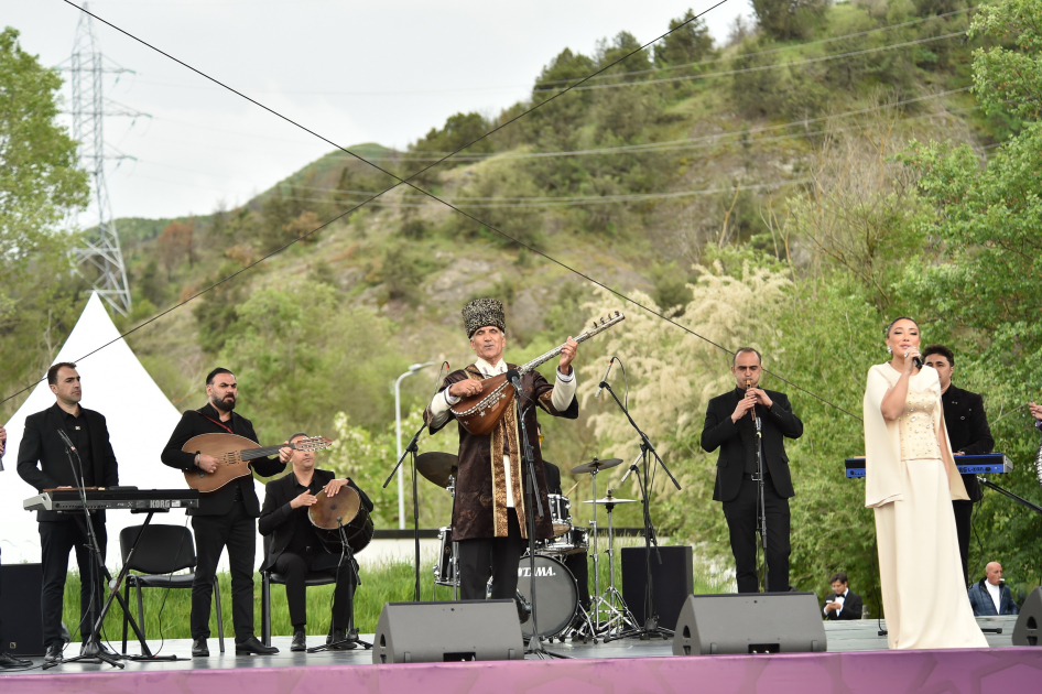 “Xarıbülbül” festivalı Laçında konsert proqramı ilə başa çatıb