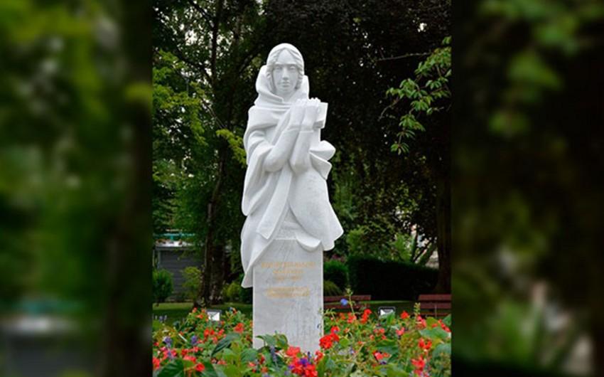 La statue de Khourchidbanou Natavan érigée de nouveau à Paris