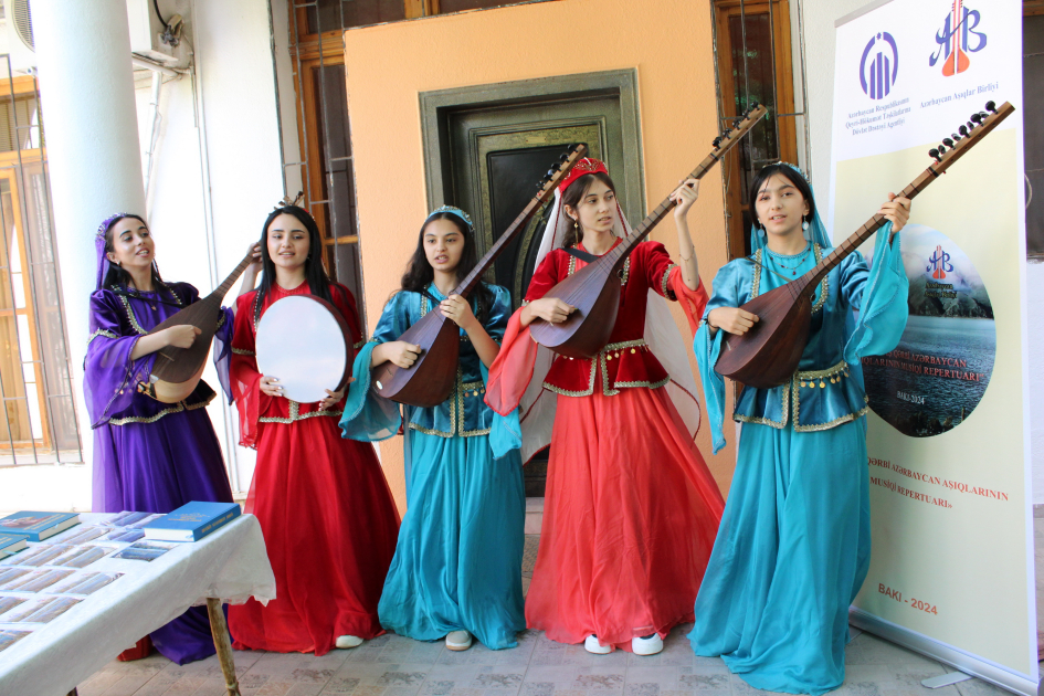 “Çağdaş Qərbi Azərbaycan aşıqlarının musiqi repertuarı” adlı audiodiskin təqdimatı olub