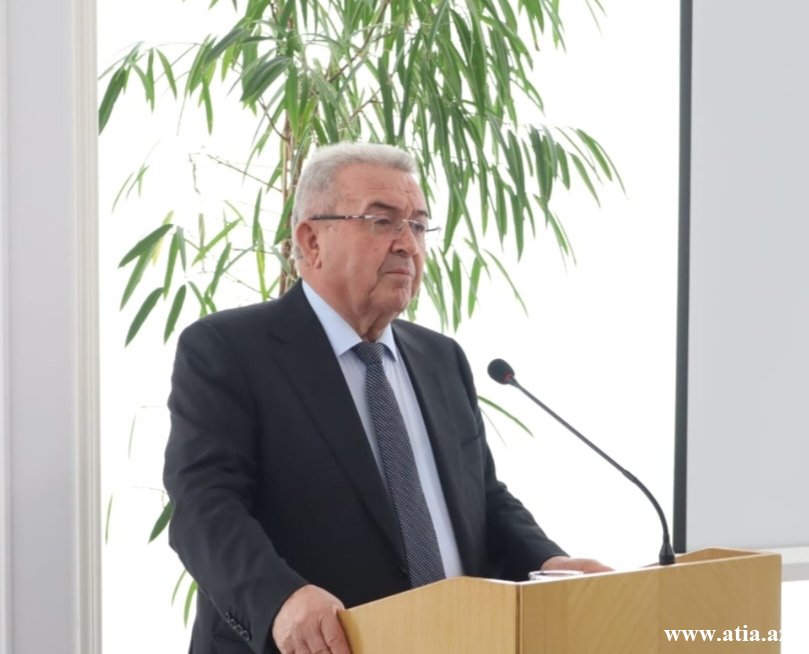 Misir Mərdanov elmi sessiyada Kaşğari Fondunun fəaliyyətindən danışdı