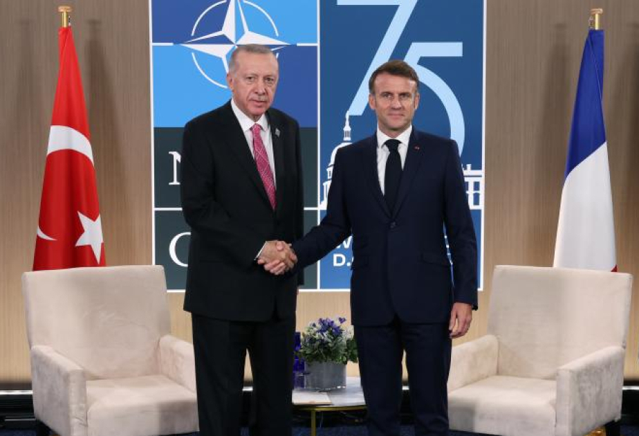 Rəcəb Tayyib Ərdoğan və Emmanuel Makron Yaxın Şərqdəki vəziyyəti müzakirə ediblər