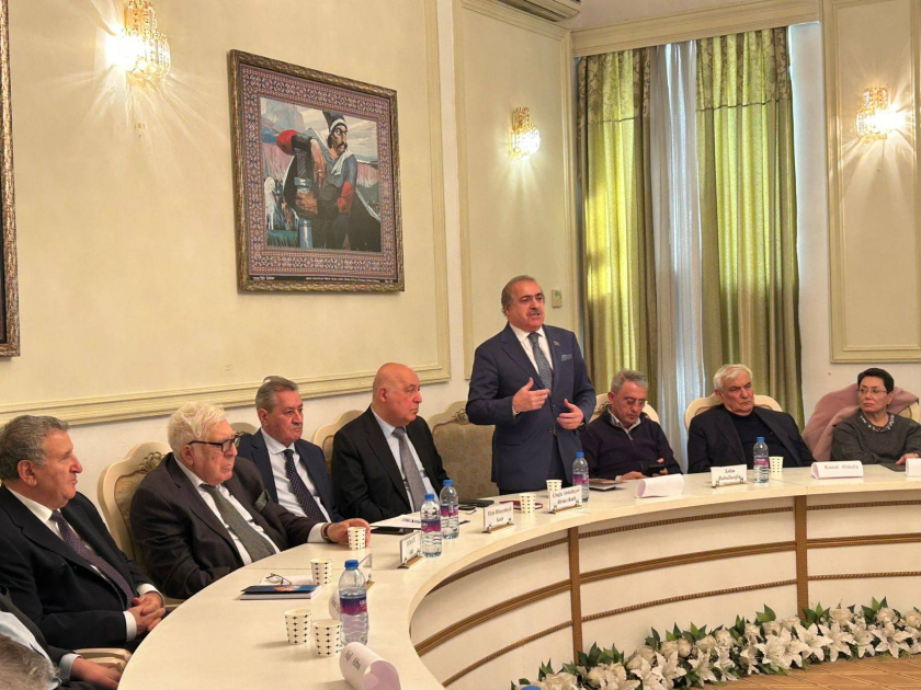 Azərbaycan Yazıçılar Birliyində “Dilimiz – kimliyimiz” mövzusunda ədəbi-ictimai müşavirə keçirilib