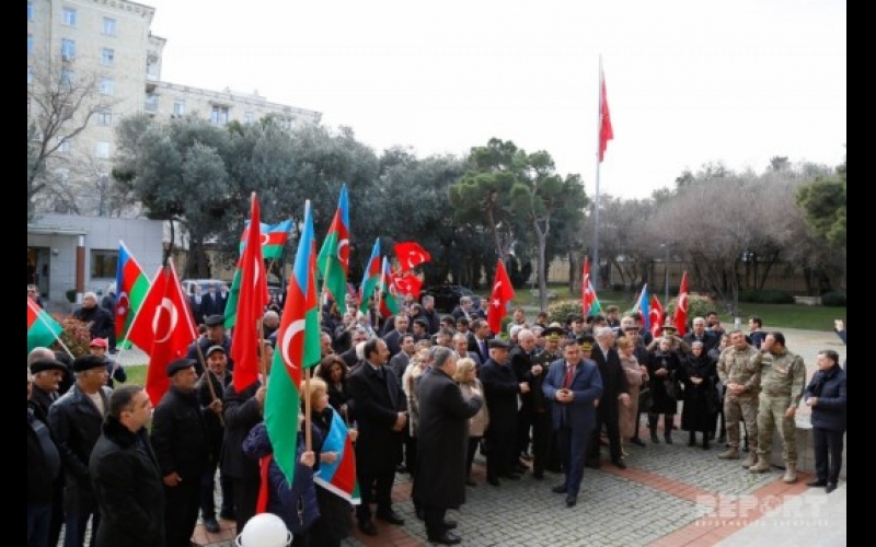 Afrin qələbəsi ilə bağlı Türkiyə səfirliyinin önündə aksiya