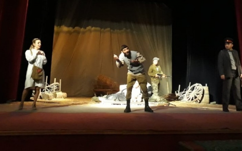 İrəvan Teatrı “Ölüm həsrəti” tamaşası ilə çıxış edib