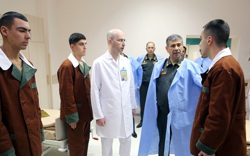 Müdafiə Nazirliyinin rəhbərliyi Novruz bayramı münasibətilə hərbi hospitalda olub