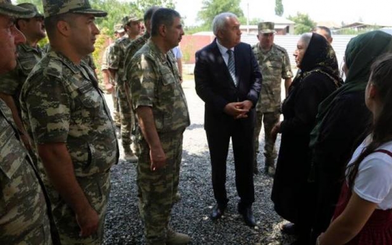 Azerbaijani Defense Minister visits to frontline zone