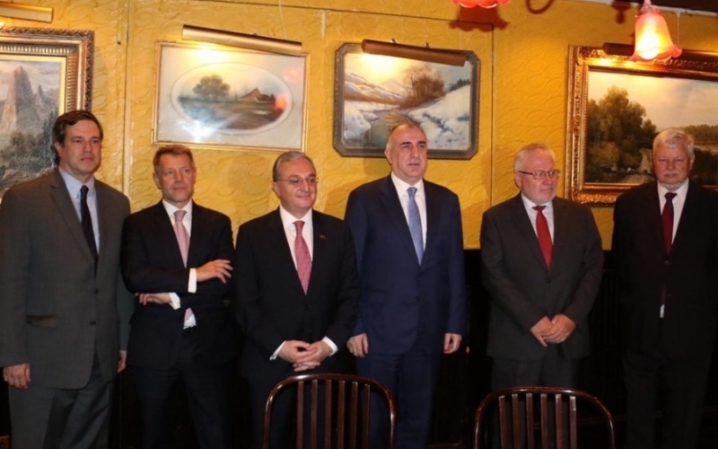 Les ministres des affaires étrangères azerbaïdjanais et arménien se rencontrent à New York