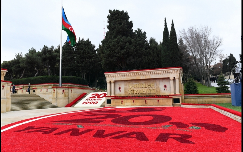 Le président Ilham Aliyev rend hommage à la mémoire des martyrs du 20 Janvier