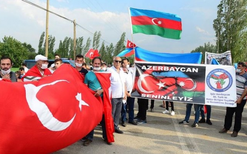 Türkiye-Ermenistan sınırında Azerbaycan’a yönelik saldırılara tepkiler sürüyor