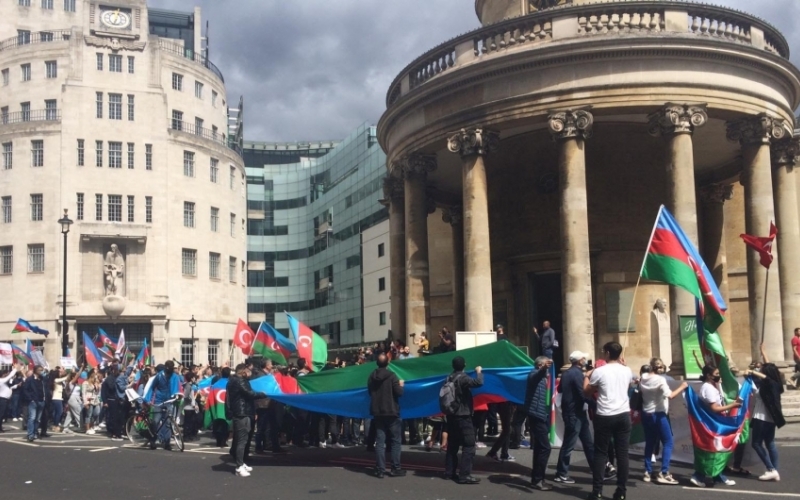 Une marche s'est tenue à Londres pour protester contre les récentes provocations militaires de l'Arménie contre l'Azerbaïdjan