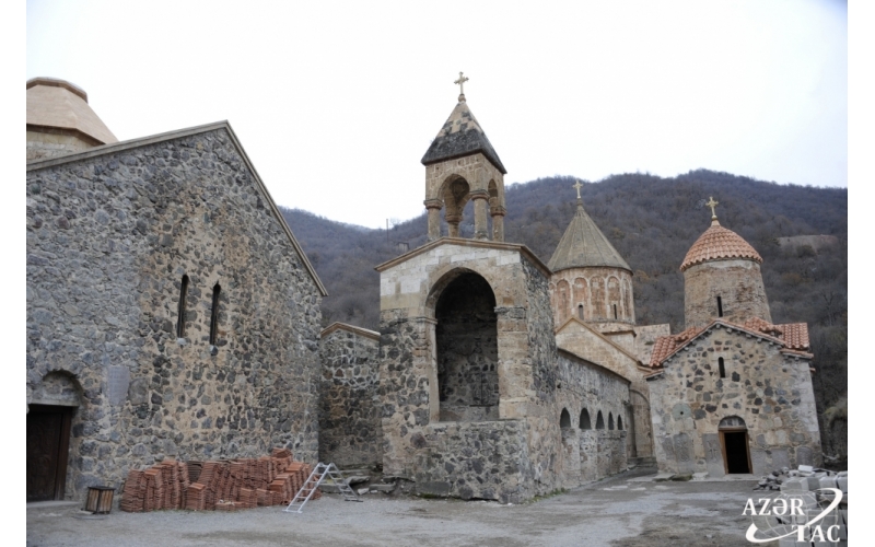 Daşlarda elə informasiyalar var ki, onları silmək mümkün deyil - Xudavəng monastır kompleksi