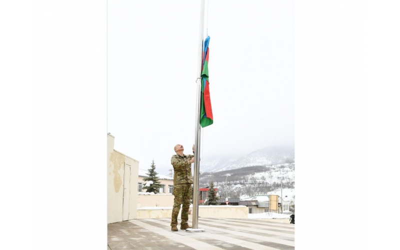 President Ilham Aliyev raises flag of Azerbaijan in liberated Hadrut