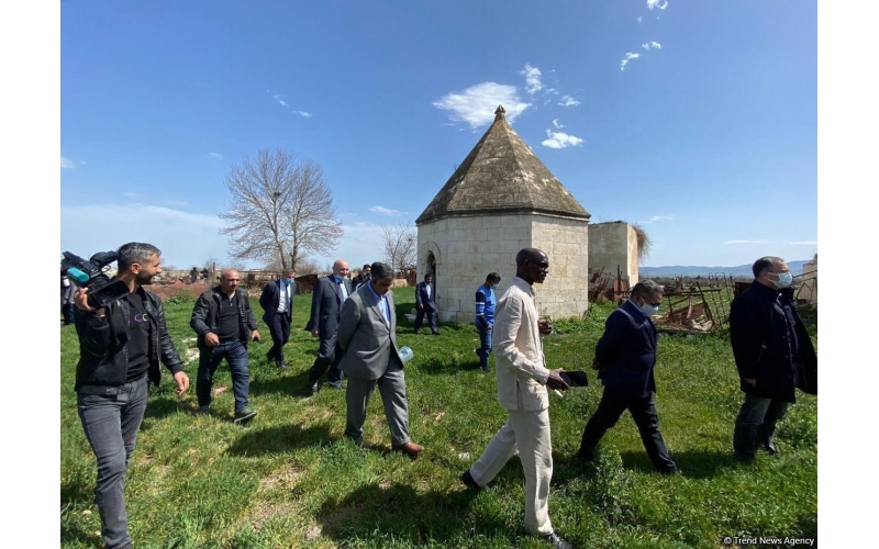 OIC reps visit Imaret cemetery in Azerbaijan's Aghdam district