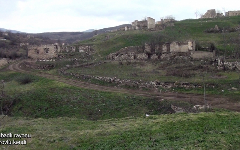 Le ministère de la Défense a diffusé une vidéo du village de Tarovlou de la région de Goubadly