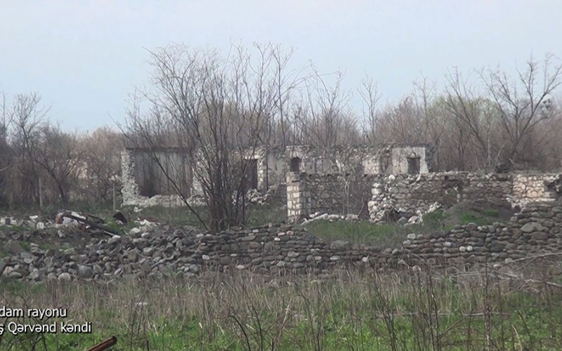 Le ministère de la Défense diffuse une vidéo du village de Bach Guervend de la région d'Aghdam VIDEO