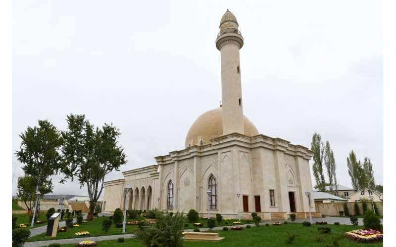 Şamaxıdakı Pirsaat Baba ziyarətgah-məscid kompleksinin bərpa və yenidənqurmadan sonra açılışı olub