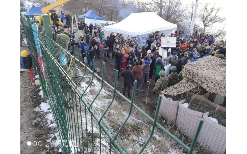 Protesters on Khankandi-Lachin road once again appeal to peaceful Armenians