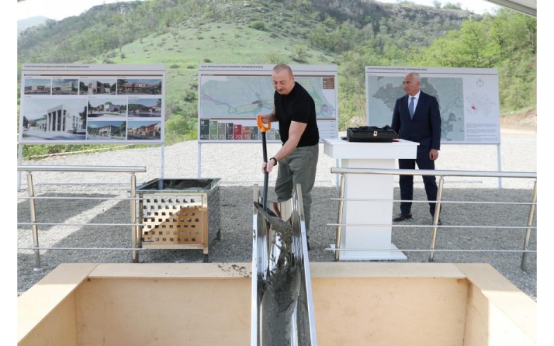 Prezident Laçın rayonunun Şəlvə kəndinin təməlini qoyub