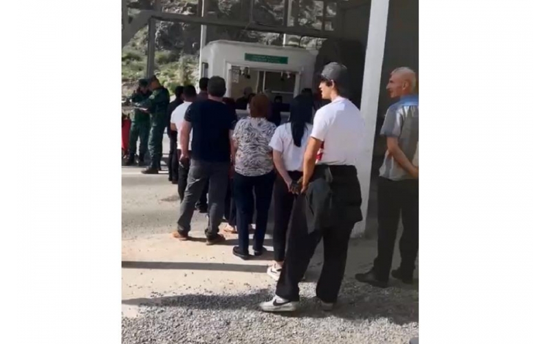 More Armenian residents of Karabakh pass via checkpoint on Lachin-Khankendi road - new footage