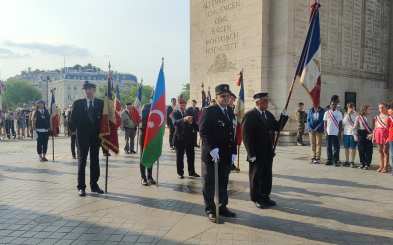 Paris : la Journée des forces armées azerbaïdjanaises célébrée devant l’Arc de Triomphe